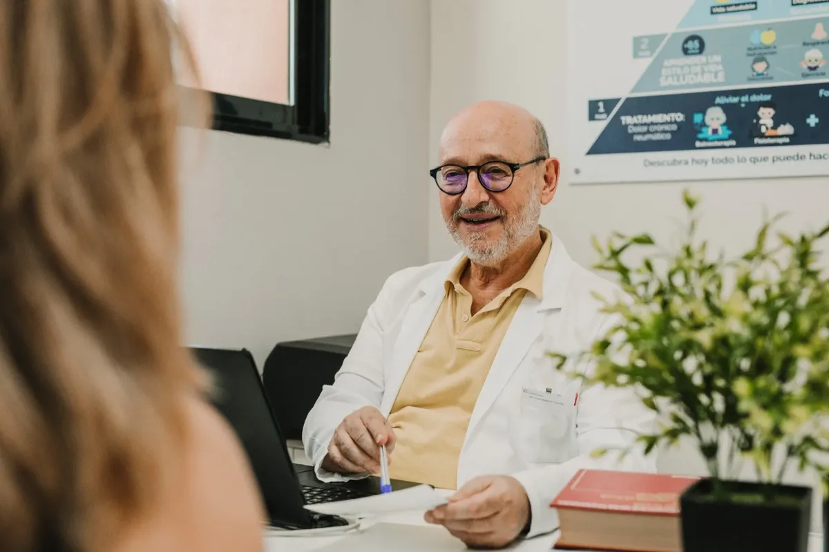Consulta médica en la clínica de longevidad